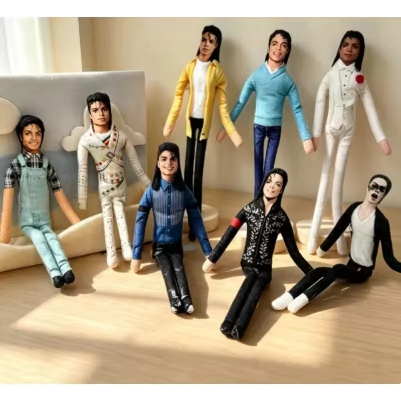 Boneca de Pelúcia de Novo Esti - Cosplay Prop avaliação e preço