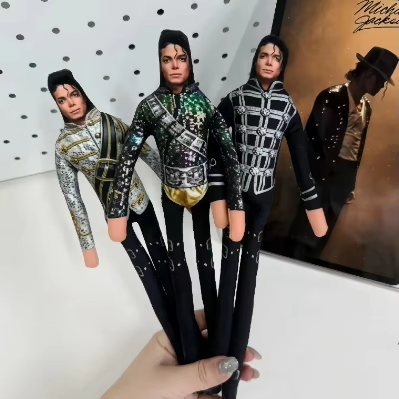 Boneca de Pelúcia de Novo Esti - Cosplay Prop avaliação e preço